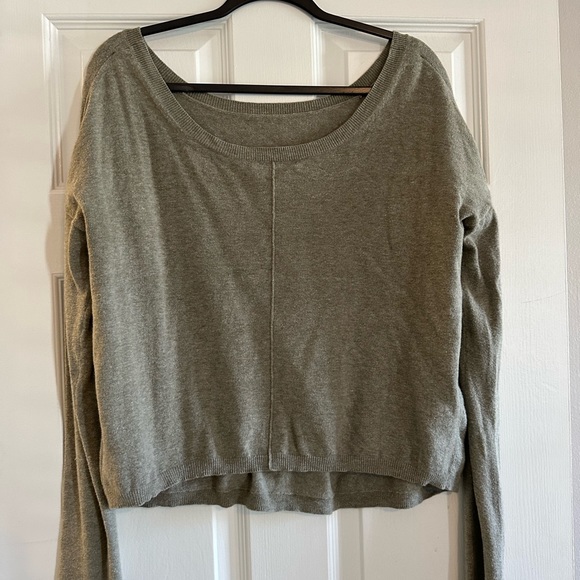 Banana Republic Women’s Sweater-Size Medium - Picture 2 of 5
